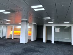 辦公室裝修：虹橋國際商業(yè)廣場工地